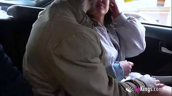 TAXI BLOWJOB with Nuria Millan and her latest friend: The driver watches it all!