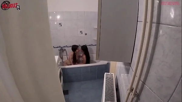 Spying on my stepsister and my gf in the tub before to join them